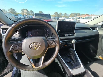 2025 Toyota RAV4 XLE - miniatura 11
