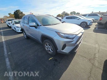 2025 Toyota RAV4 XLE - miniatura 3