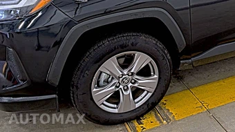 2025 Toyota RAV4 XLE – miniatura 7