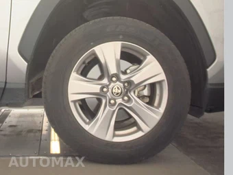 2025 Toyota RAV4 XLE – miniatura 10