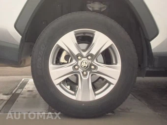 2025 Toyota RAV4 XLE – miniatura 11