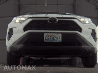 2025 Toyota RAV4 XLE – miniatura 3
