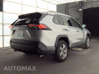 2025 Toyota RAV4 XLE – miniatura 5
