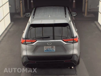 2025 Toyota RAV4 XLE – miniatura 6