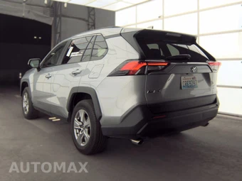 2025 Toyota RAV4 XLE – miniatura 8