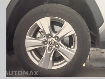 2025 Toyota RAV4 XLE – miniatura 9