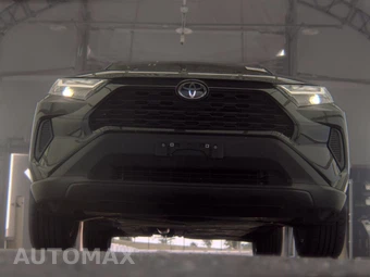 2025 Toyota RAV4 XLE - miniatura 3