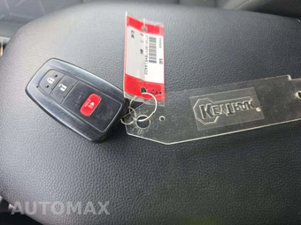 2025 Toyota RAV4 XLE - miniatura 8
