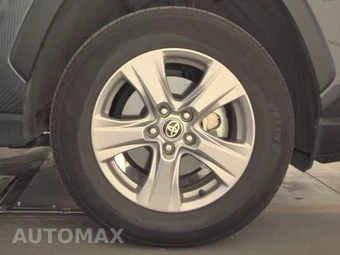2025 Toyota RAV4 XLE – miniatura 10