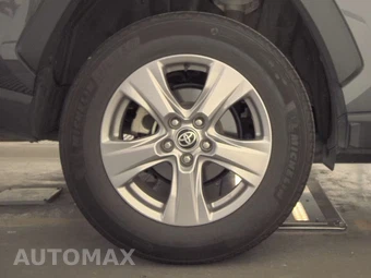 2025 Toyota RAV4 XLE – miniatura 11