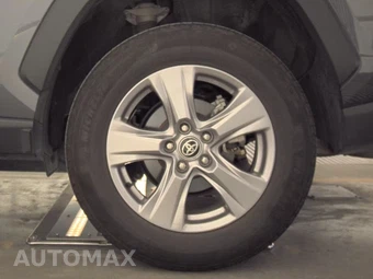 2025 Toyota RAV4 XLE – miniatura 12