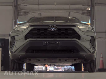 2025 Toyota RAV4 XLE – miniatura 3