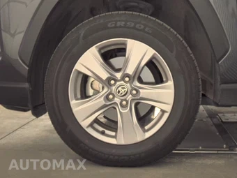 2025 Toyota RAV4 XLE – miniatura 9