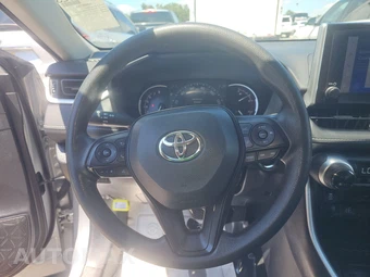 2025 Toyota RAV4 XLE - miniatura 16