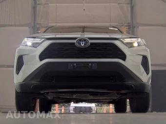 2025 Toyota RAV4 XLE - miniatura 3