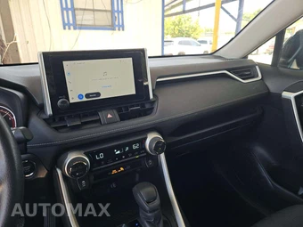 2025 Toyota RAV4 XLE - miniatura 10