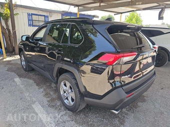 2025 Toyota RAV4 XLE - miniatura 2