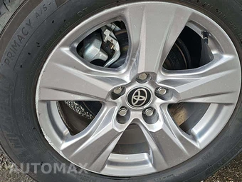 2025 Toyota RAV4 XLE - miniatura 23