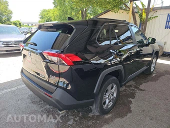 2025 Toyota RAV4 XLE - miniatura 3