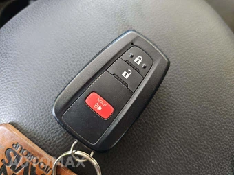2025 Toyota RAV4 XLE - miniatura 8