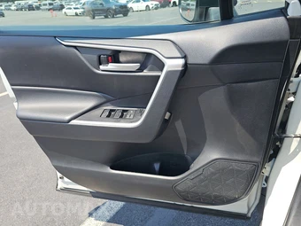 2025 Toyota RAV4 XLE - miniatura 15