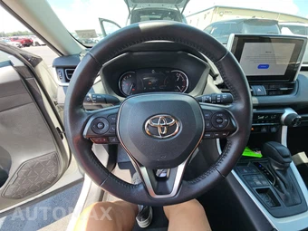 2025 Toyota RAV4 XLE - miniatura 16