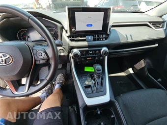 2025 Toyota RAV4 XLE - miniatura 17