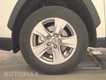 2025 Toyota RAV4 XLE - miniatura 9