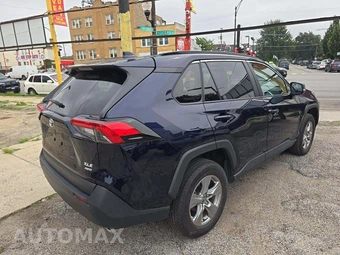 2025 Toyota RAV4 XLE - miniatura 3