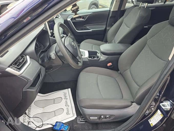 2025 Toyota RAV4 XLE - miniatura 6