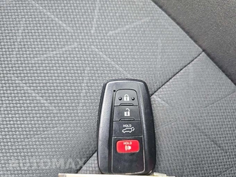 2025 Toyota RAV4 XLE - miniatura 8