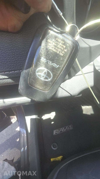 2025 Toyota RAV4 XLE – miniatura 18