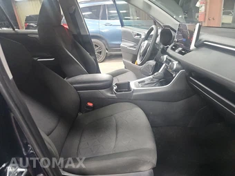 2025 Toyota RAV4 XLE – miniatura 8