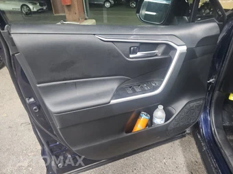 2025 Toyota RAV4 XLE – miniatura 9