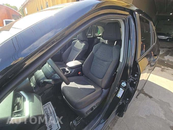 2025 Toyota RAV4 XLE – miniatura 3