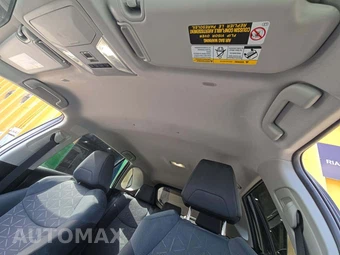 2025 Toyota RAV4 XLE – miniatura 8