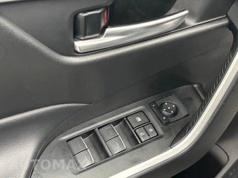 2025 Toyota RAV4 XLE - miniatura 14