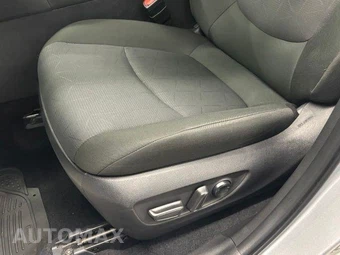 2025 Toyota RAV4 XLE - miniatura 16