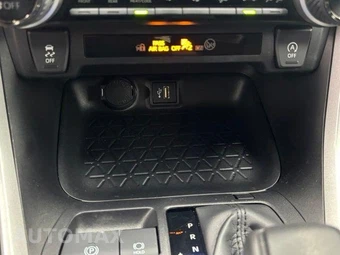 2025 Toyota RAV4 XLE - miniatura 31