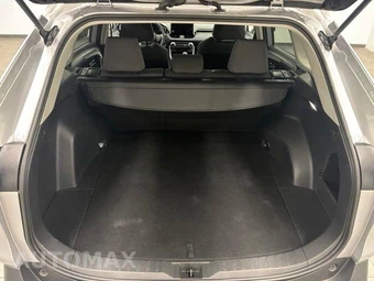 2025 Toyota RAV4 XLE - miniatura 7