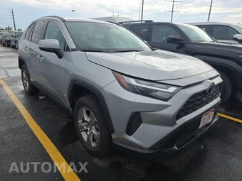 2025 Toyota RAV4 XLE - miniatura 3