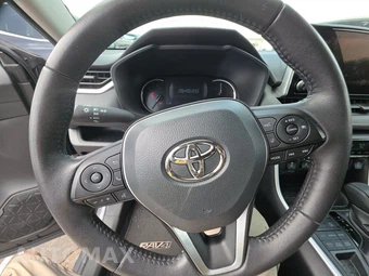 2025 Toyota RAV4 XLE - miniatura 16