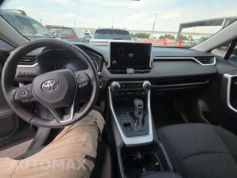 2025 Toyota RAV4 XLE - miniatura 17