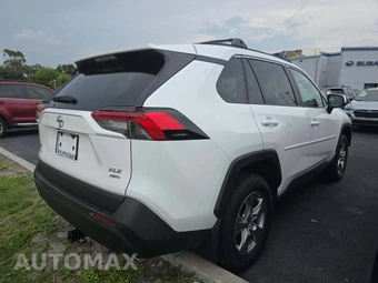 2025 Toyota RAV4 XLE - miniatura 3
