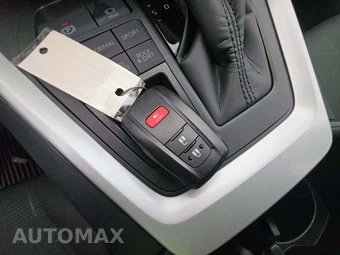 2025 Toyota RAV4 XLE - miniatura 8