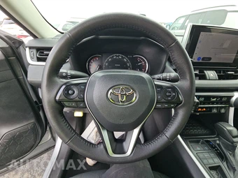 2025 Toyota RAV4 XLE - miniatura 10