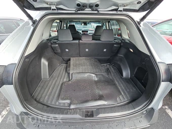 2025 Toyota RAV4 XLE - miniatura 16