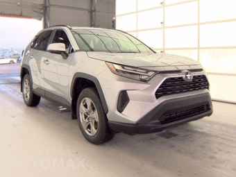 2025 Toyota RAV4 XLE - miniatura 3