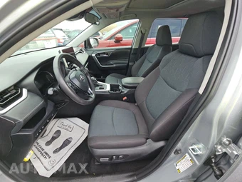2025 Toyota RAV4 XLE - miniatura 7