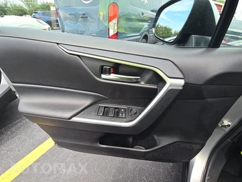 2025 Toyota RAV4 XLE – miniatura 15